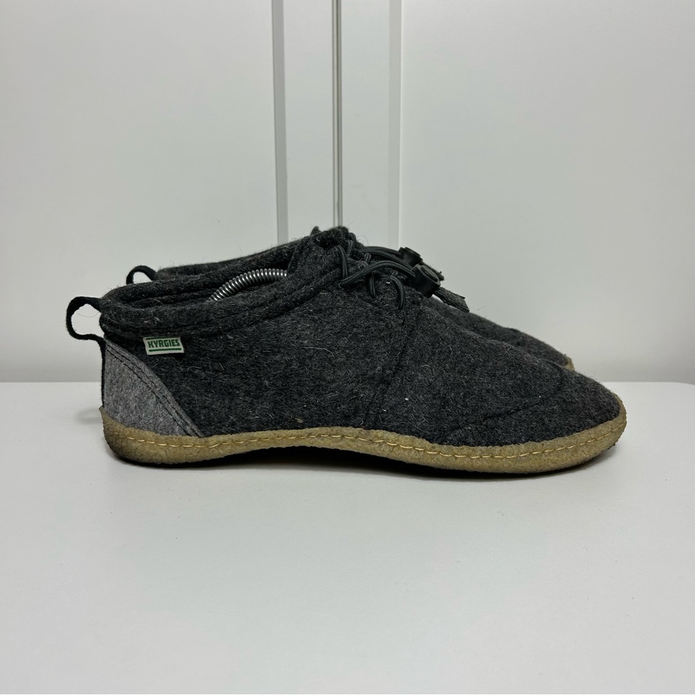 Kyrgies barefoot wool slippers